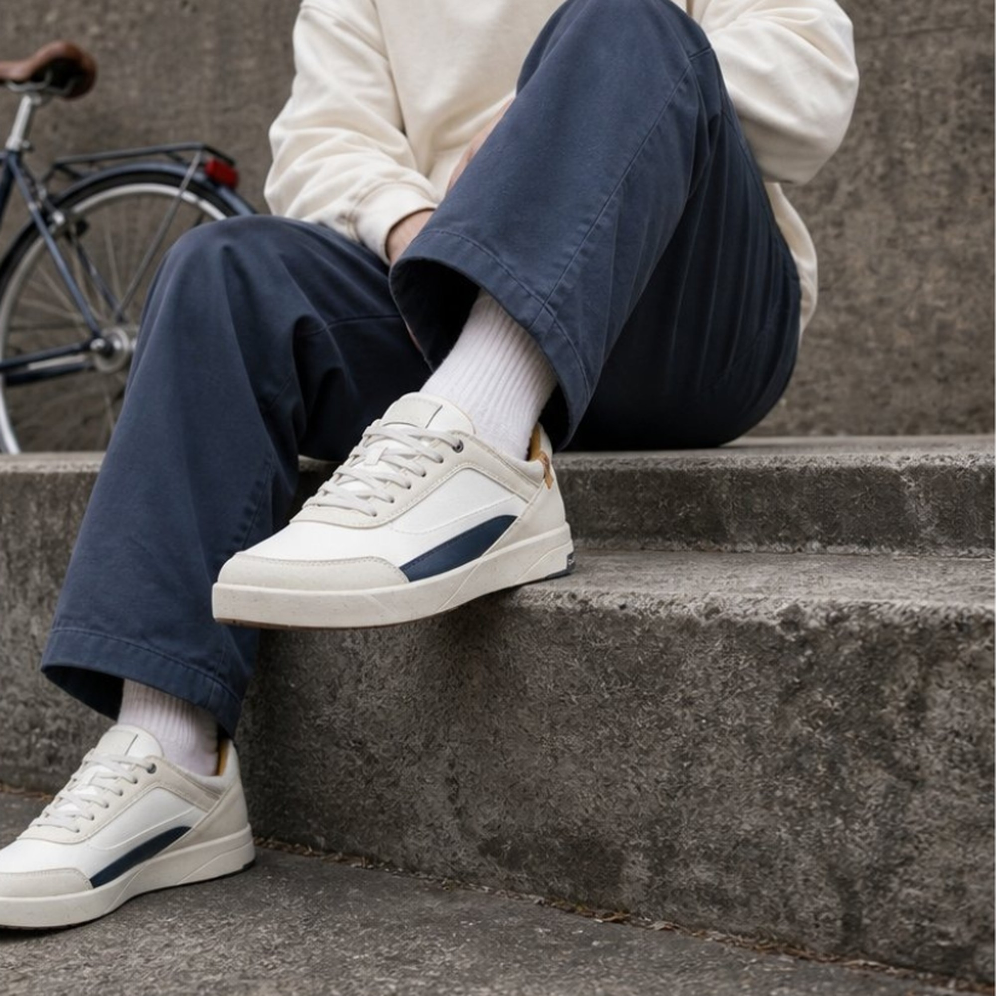 Quito M White Navy