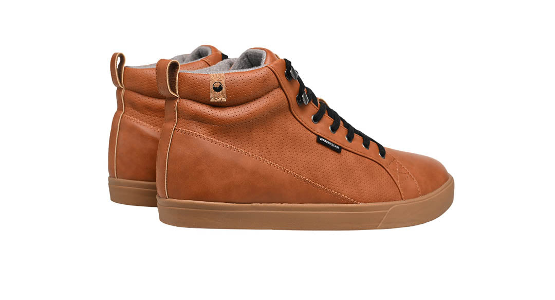 men's caramel shoes overview from behind