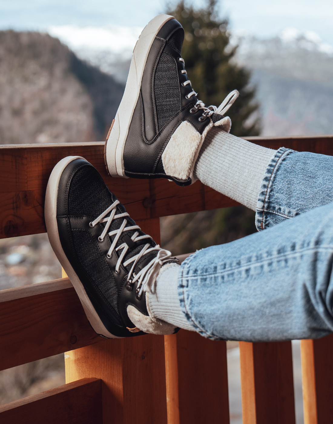 sustainable waterproof snearkers SAOLA