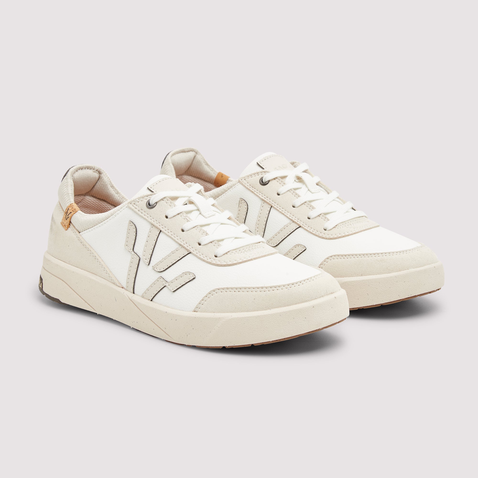 Cali W White