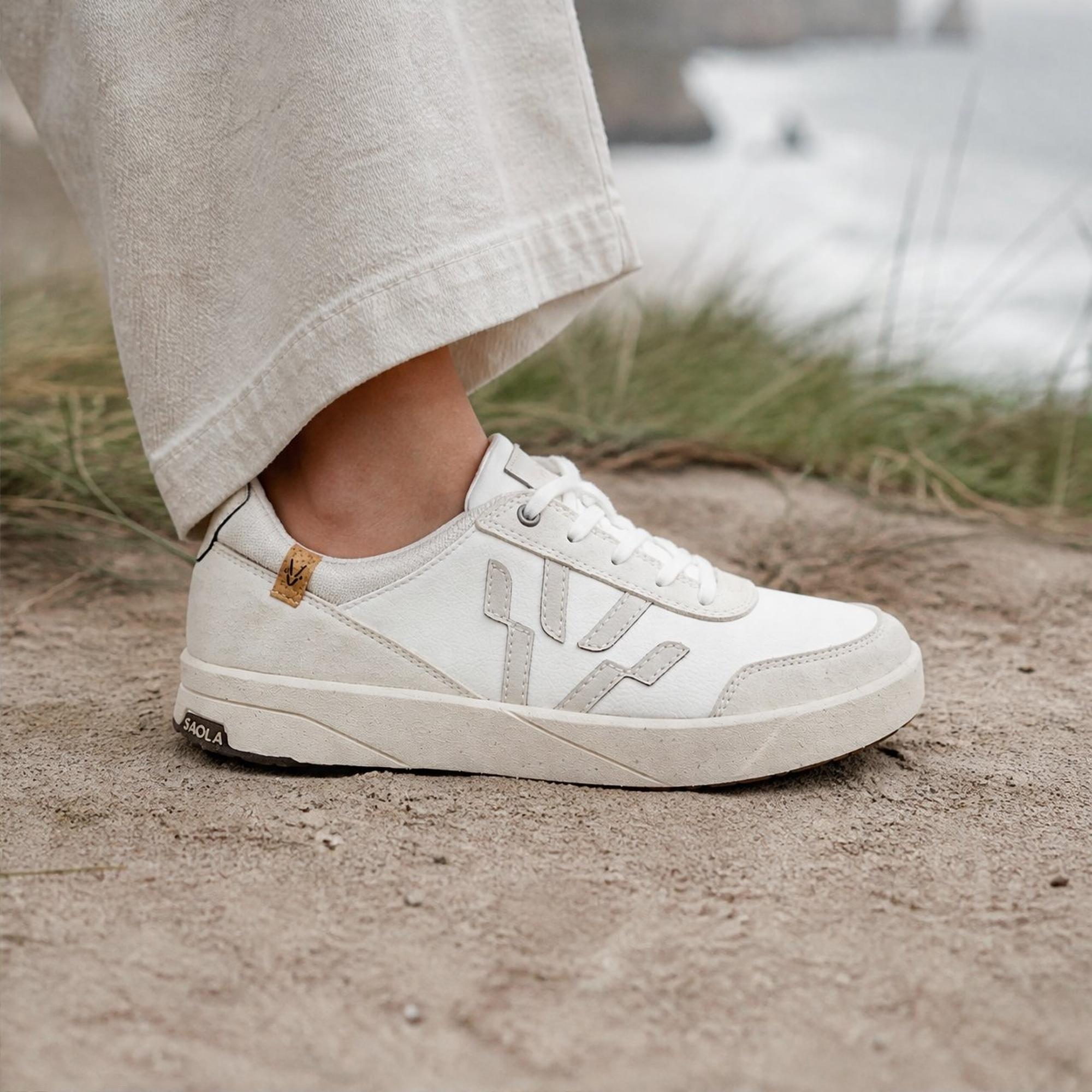 Cali W White
