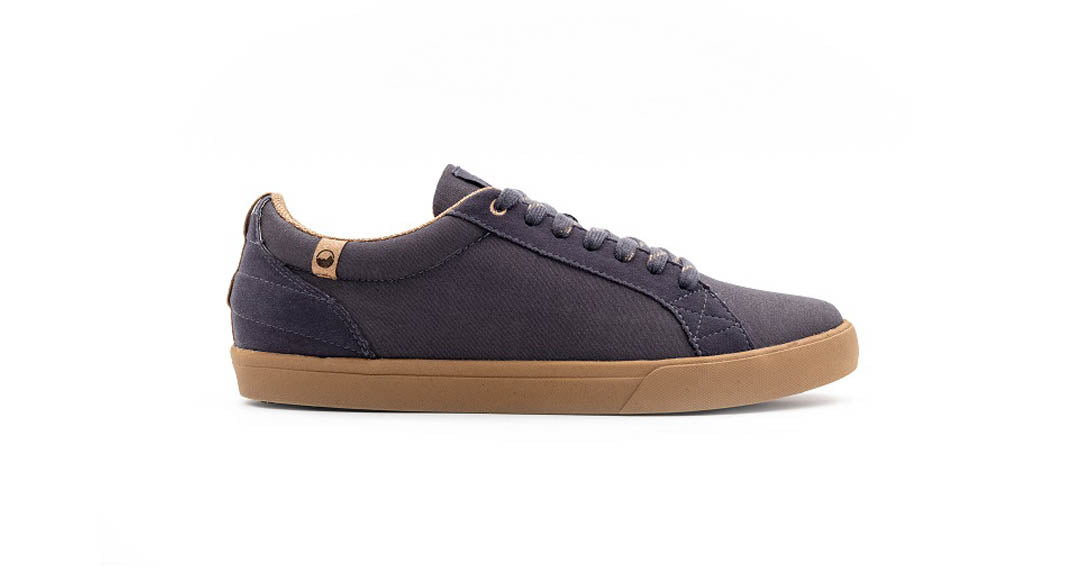 men's obsidian colour shoes from right side
